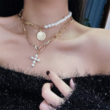 Load image into Gallery viewer, Clavicle Chain Pearl Chocker Necklace!
